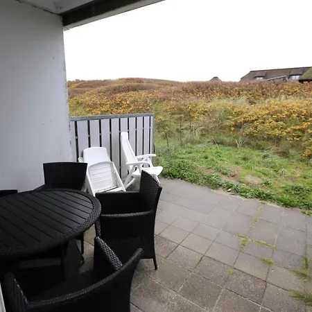 Paen Til 4 Personer Med Internet Sj3106 Henne Strand