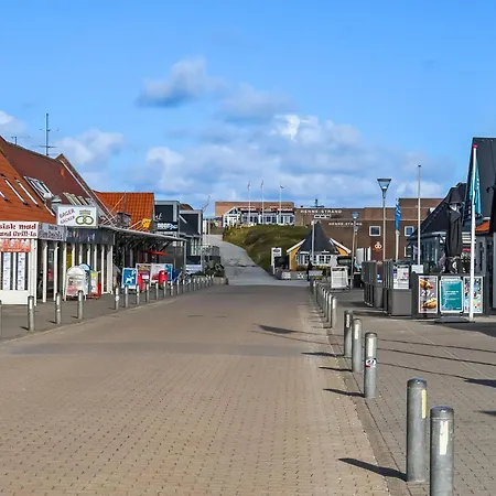 Paen Til 4 Personer Med Internet Sj3106 Henne Strand
