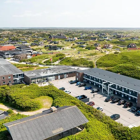 Paen Til 4 Personer Med Internet Sj3106 Henne Strand